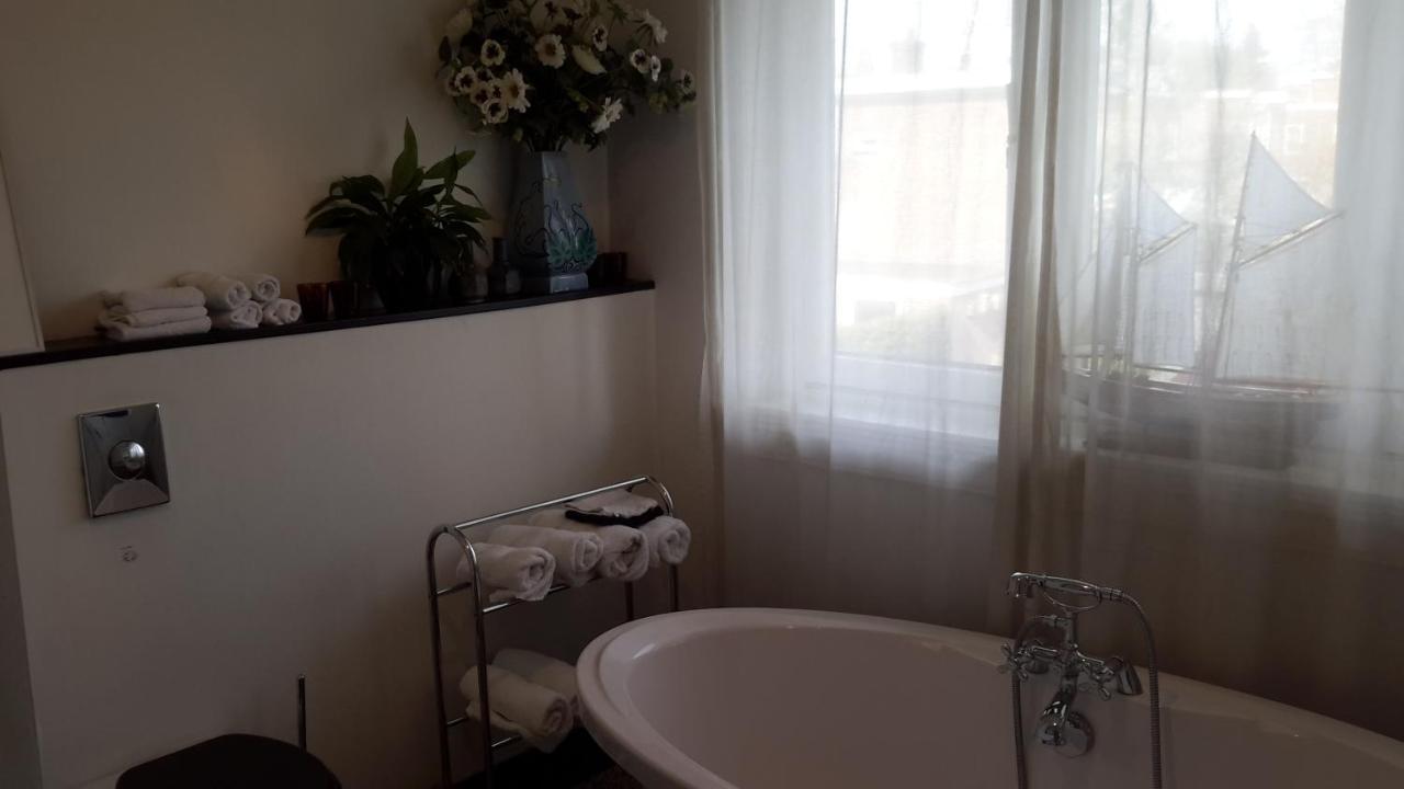 에인트호번 Place 2 Be B&B 외부 사진